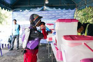 BIB: 
                            <button type="button" onclick="openModal(28155538)" class="btn btn-primary btn-sm float-right btn-popup" data-toggle="modal" data-target=".modal-high-quality">
                        <i class="fas fa-shopping-cart"></i> Add to Cart
                    </button>
                                            <button type="button" onclick="isThisMe(28155538, true)" class="btn btn-success btn-sm float-right btn-popup btn-isme hidden" data-toggle="tooltip" data-placement="bottom" title="นี่คือรูปของคุณใช่ไหม คลิกที่นี่เพื่อเอาเข้าอัลบั้ม">
                        <i class="fas fa-plus"></i> Add to album
                    </button>
                    <button type="button" onclick="isThisMe(28155538, false)" class="btn btn-warning btn-sm float-right btn-popup btn-isnotme hidden">
                        <i class="fas fa-ban"></i> Remove from album
                    </button>